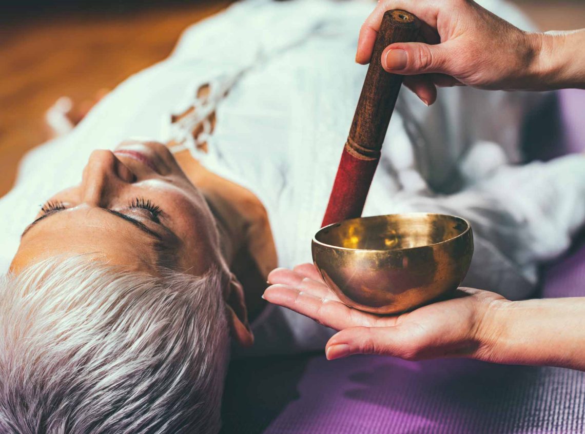 sound-meditation-tibetan-singing-bowl-VECWPNZ.jpg